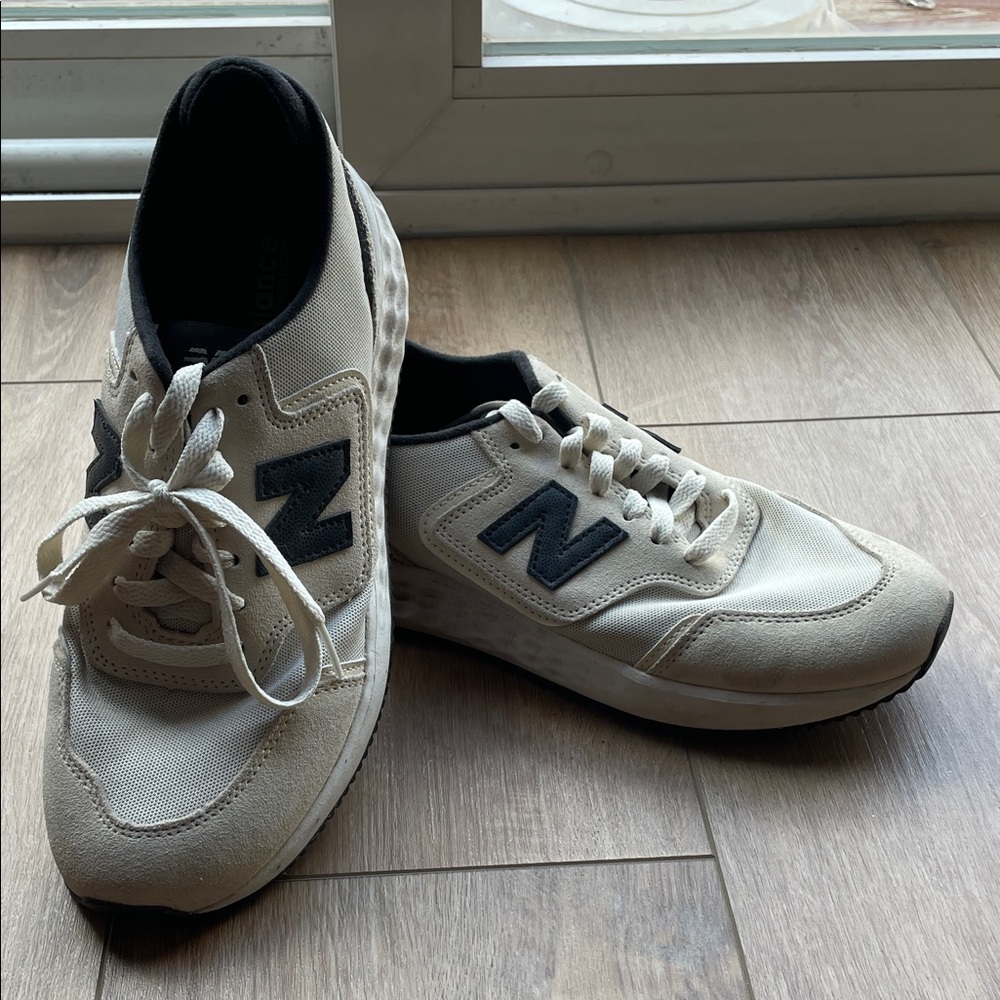 New Balance Women's Off-White and Blue Sneakers